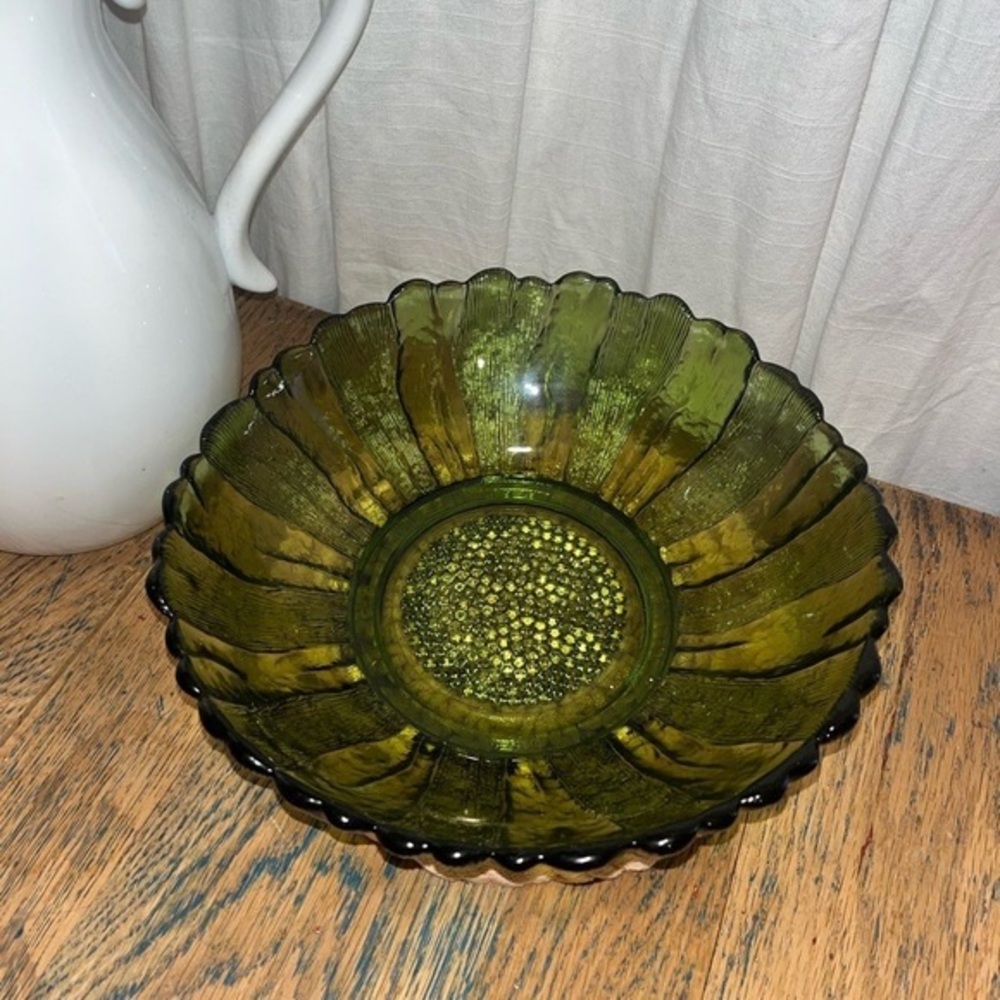 VINTAGE INDIANA GLASS textured  green bowl